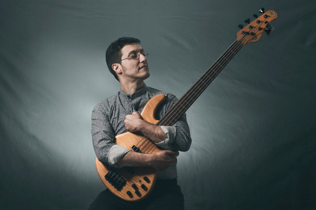 AleLoi, disponibile in radio e sui digital store il nuovo singolo Luna Storta