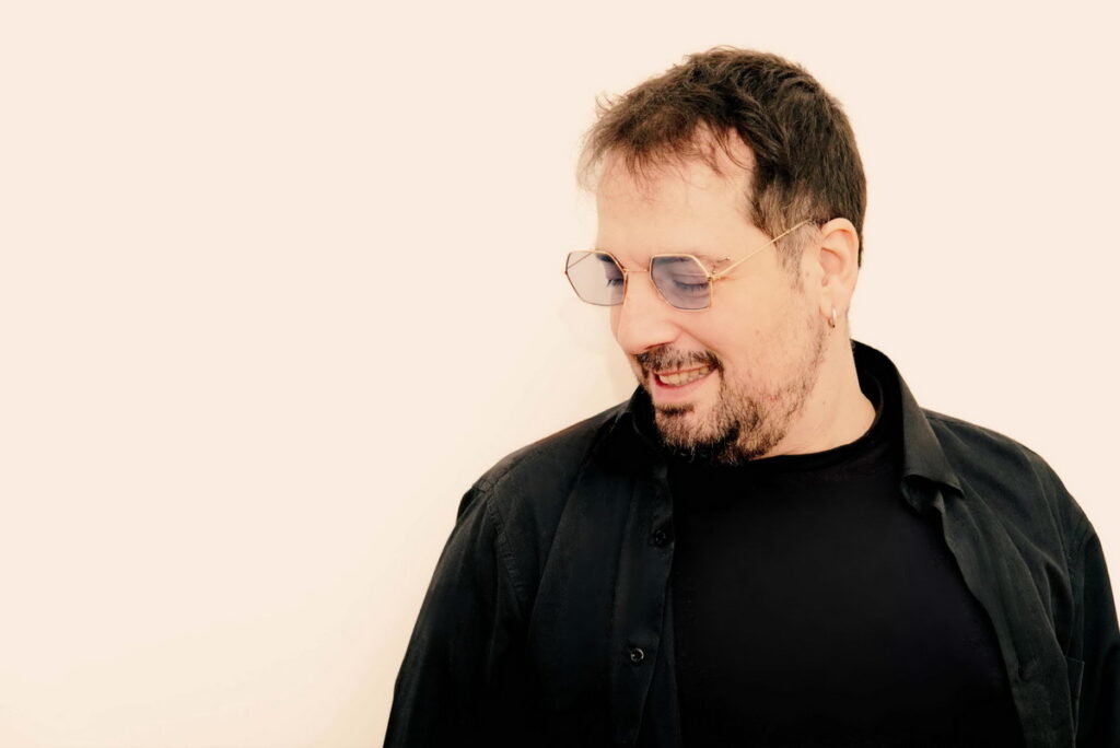 Disponibile in radio e sui digital store Niente di speciale, il nuovo singolo di Napodano