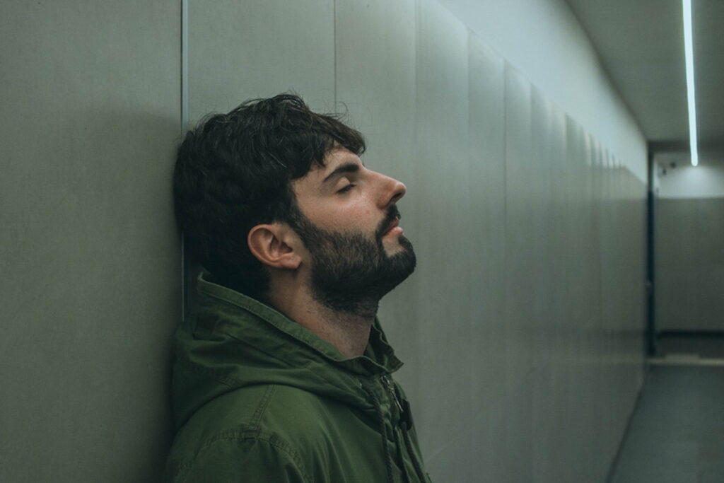 Ribelle in silenzio, dal 23 maggio disponibile il nuovo singolo di Algieri