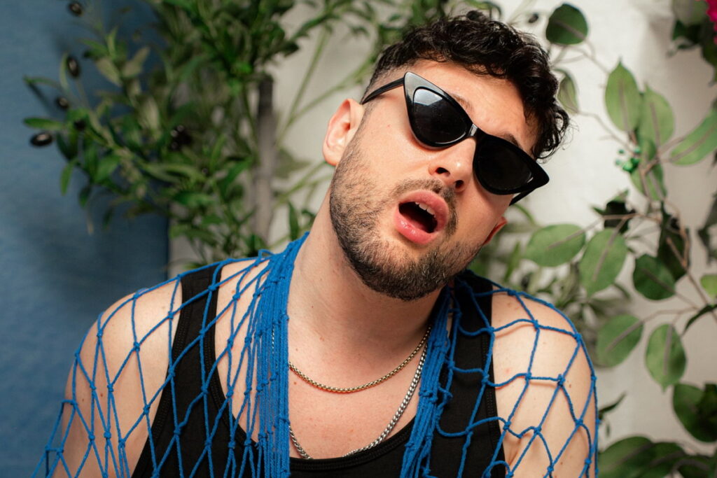 Pescicani, il disordine di che cerca un amore che non riconoscere nel singolo di Ruggero Ricci