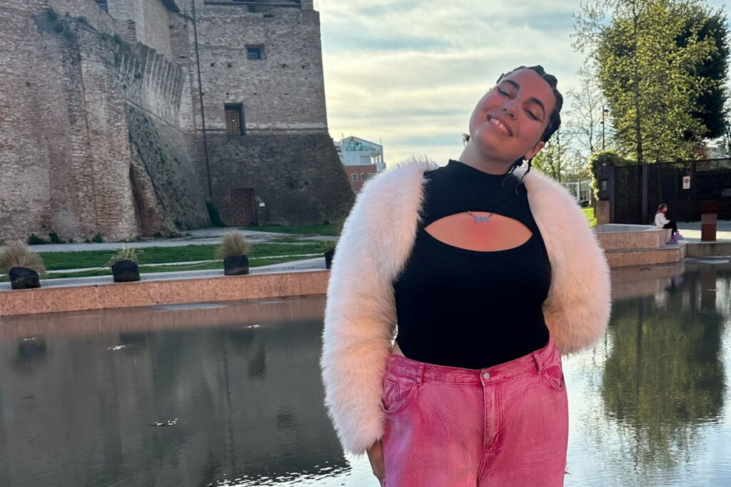 Shaza, debutto per la giovane cantautrice di Como con il singolo Anche se piove