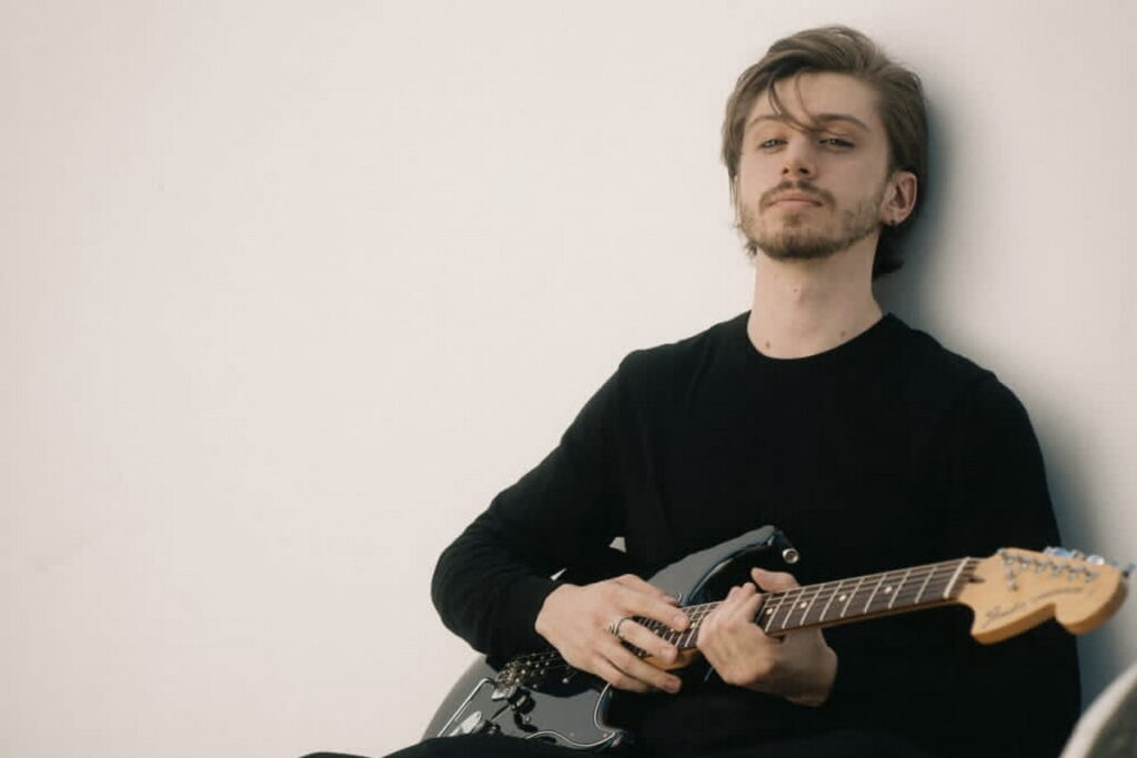 Matteo St Fedele, fuori con il nuovo singolo Mostro: in radio e sui digital