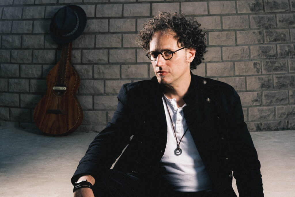 Candela nell'oscurità, dal 6 giugno il nuovo singolo di Giacomo Lariccia feat. Noa & Mira Awad