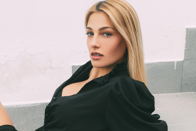 Raffaella Di Caprio: "Sogno Moana Pozzi", l'attrice in prima serata su Rai Uno, nel film Le mie ragazze di carta