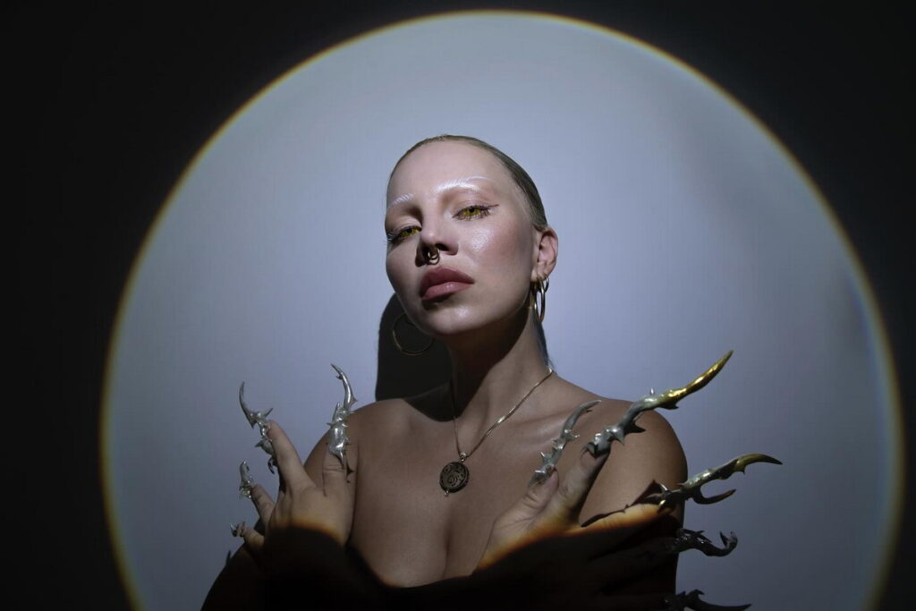 GIUDI torna con il nuovo singolo “Hard to Breathe”