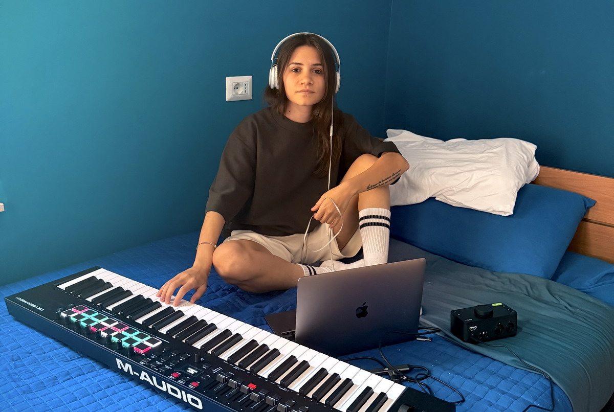 Vi Skin torna con “Non è male”: il coraggio di sbagliare come antidoto al perfezionismo dei giovani