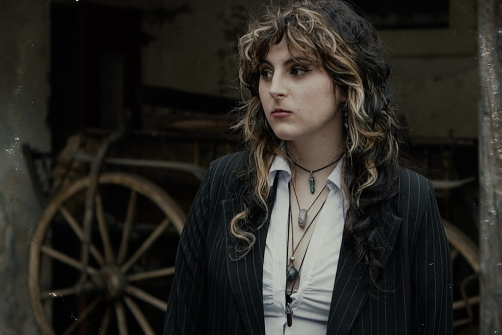 Lily debutta con “Follia Pura”: il nuovo singolo disponibile su tutti i digital store