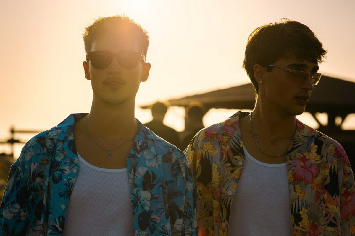 Gemelli Courtney, “Non mi basta” punta a diventare il tormentone di fine estate