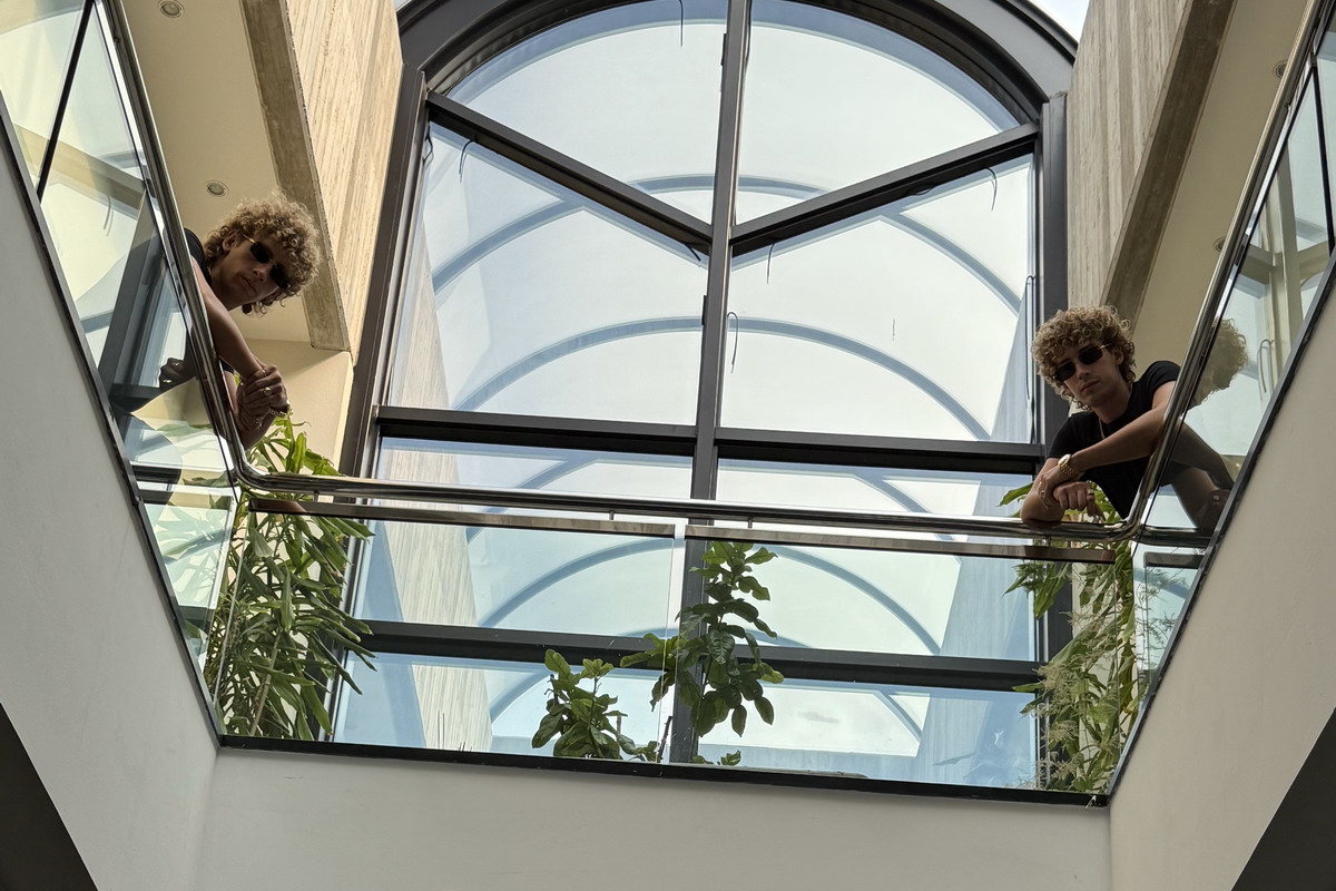 I Ferrinis pubblicano “Twins Deluxe”: un nuovo inizio che riscrive la loro storia musicale