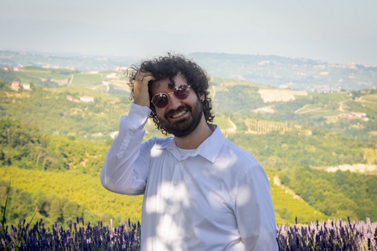 “Restart” è il nuovo singolo di RAGONE, disponibile dal 24 ottobre 2025 in radio e su tutte le piattaforme digitali