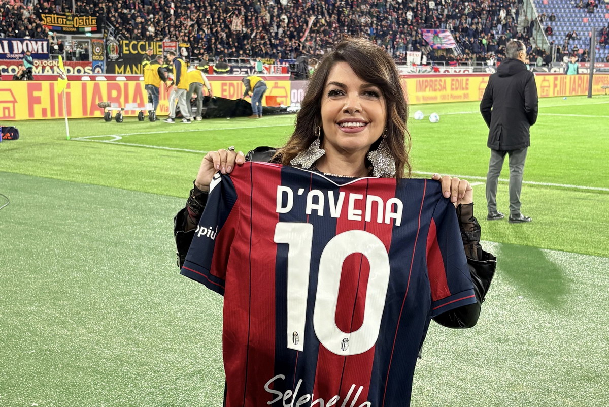 Cristina D’Avena: esibizione a sorpresa allo Stadio Dall’Ara prima di Bologna–Torino