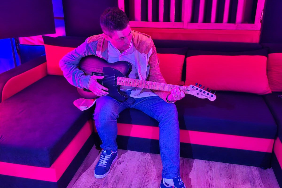 Pioggia, il nuovo singolo di Domenico Cuccarese: l’amore che sa lasciare andare