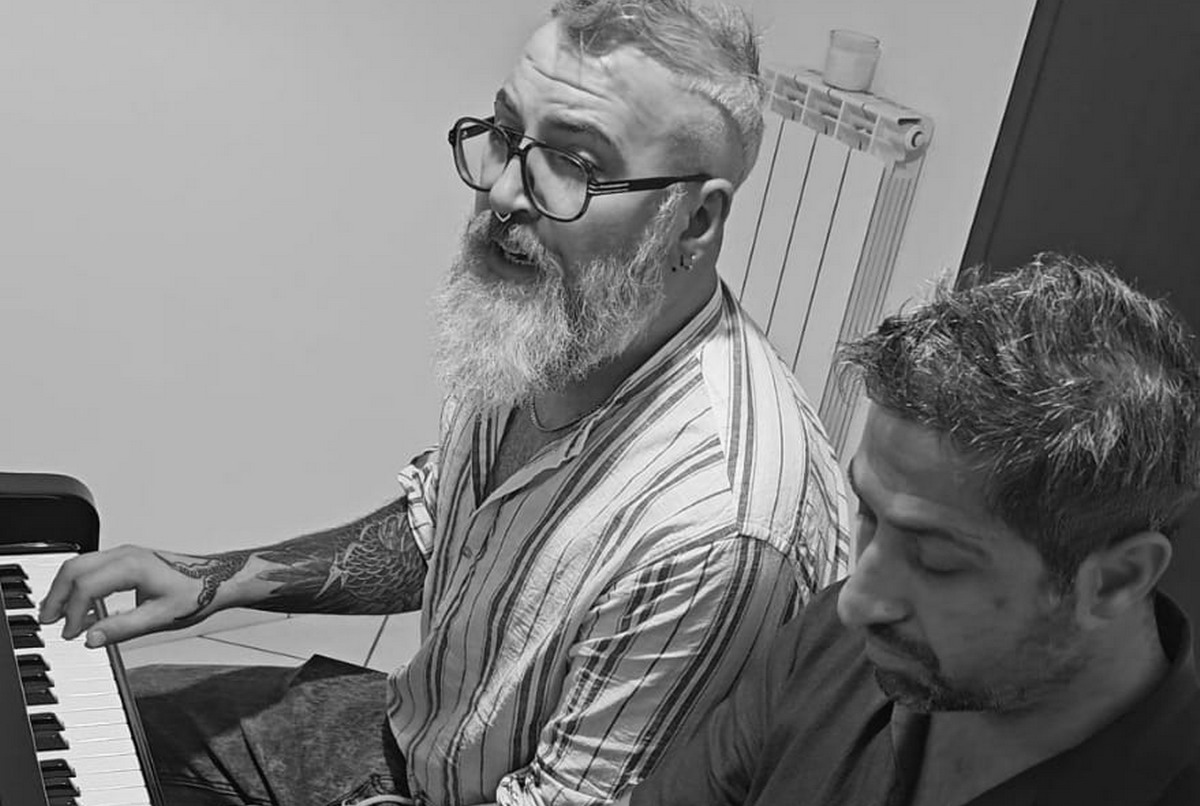 Dual Harmony raccontano un mondo ferito in “Stories Written on the Wall”