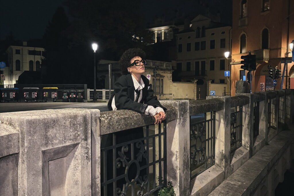 Dolce Amaro, il nuovo singolo di Lisa Ardini: l’arte di chiudere senza fare rumore