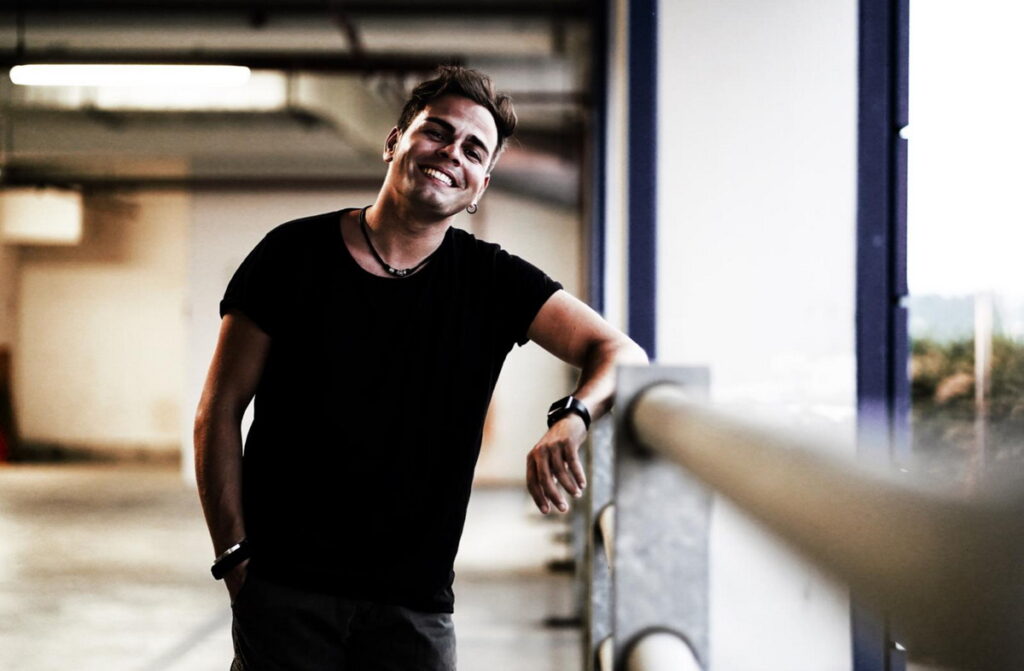 Costanzo Del Pinto torna con il nuovo singolo “L’Ultima Sigaretta”