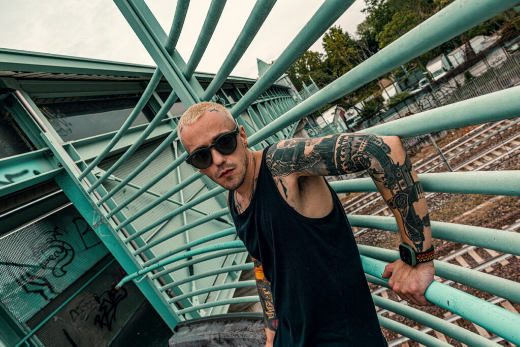 Trankilo, il nuovo singolo di PZ: restare calmi mentre il mondo esplode