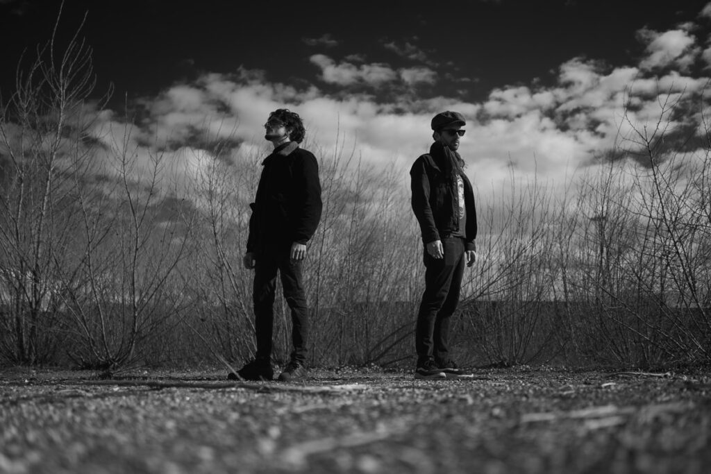 Sporco West, il nuovo brano strumentale dei RadioFrame21 dedicato all’Italia che resiste