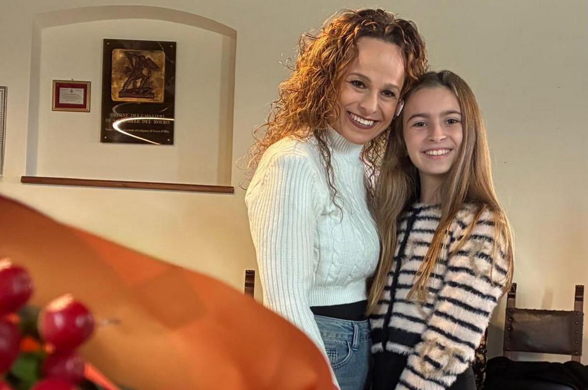 “Mai più sola”, il nuovo brano firmato da Daniela Caggiano e dalla giovanissima Vittoria Lanzone