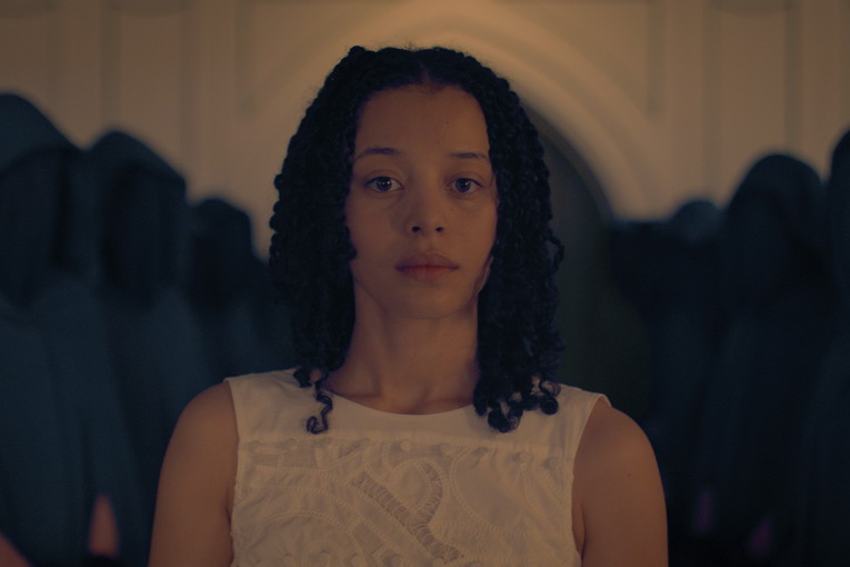 Disney+ svela le prime immagini di “The Testaments”, la serie tratta dal romanzo di Margaret Atwood