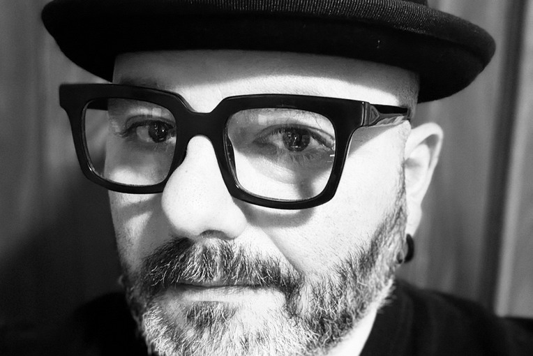 Cinado, dal retrobottega del pop alle parole in prima linea