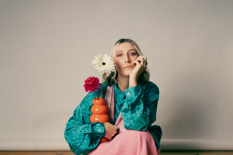 “Niente conta”, il singolo di Ellen nato da un incidente sulla Statale 106