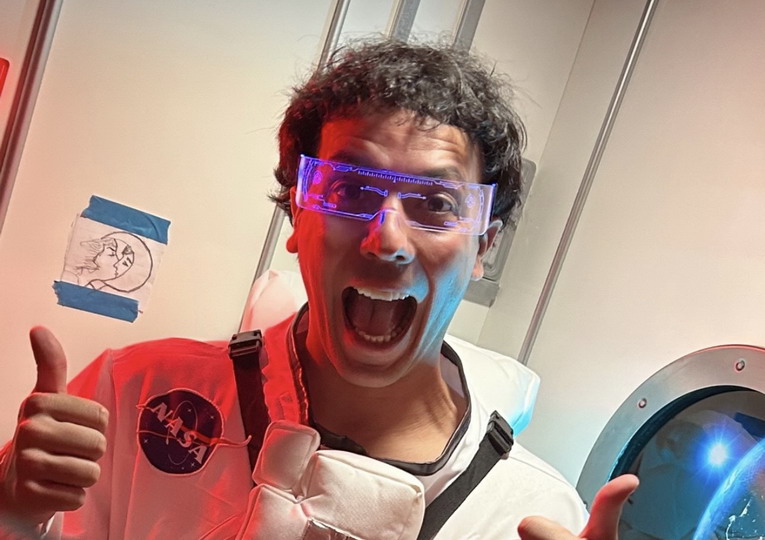 “Il primo bacio sulla Luna” di Marino Alberti: quando dire ciò che si prova diventa un atto di coraggio