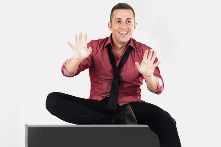 Teatro Cilea, Francesco Cicchella chiude il 2025 con “Tante belle cose”