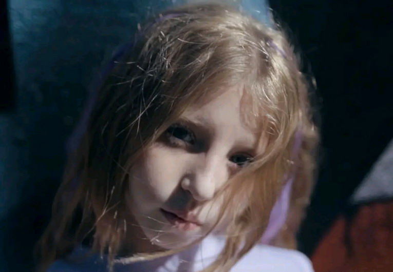 “Atomico”, Auremi debutta con il primo inedito tra musica e danza