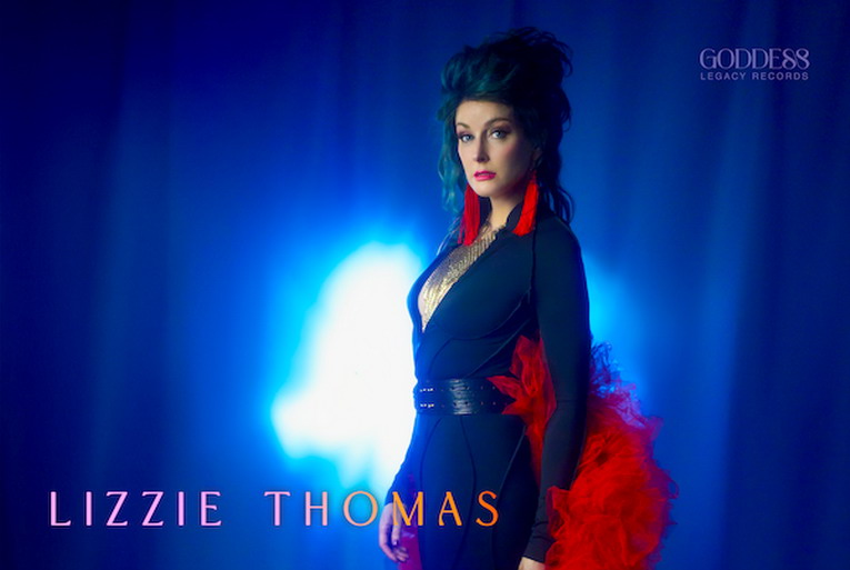 Lizzie Thomas, “This Fire”: nuovo brano online tra groovy jazz e nu-soul