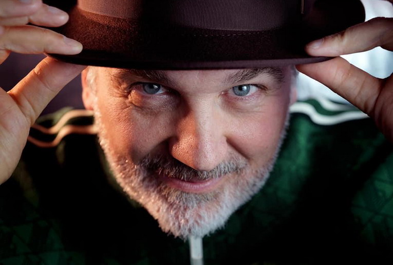 Alessandro D’Orazi torna con il nuovo singolo “Tutti Americani”